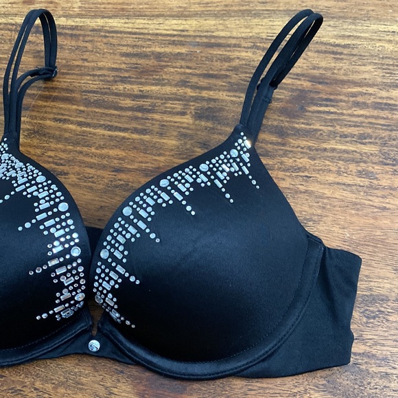 🌼 NWOT Victoria’s Secret Bra with Swarovski crystals - Picture 1 of 9